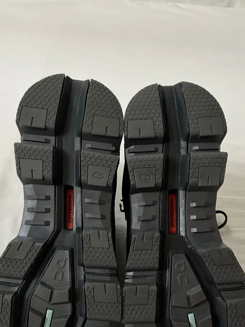 NWOB ON CloudRock Waterproof Hiking Boots Size 10 Black - Picture 11 of 15